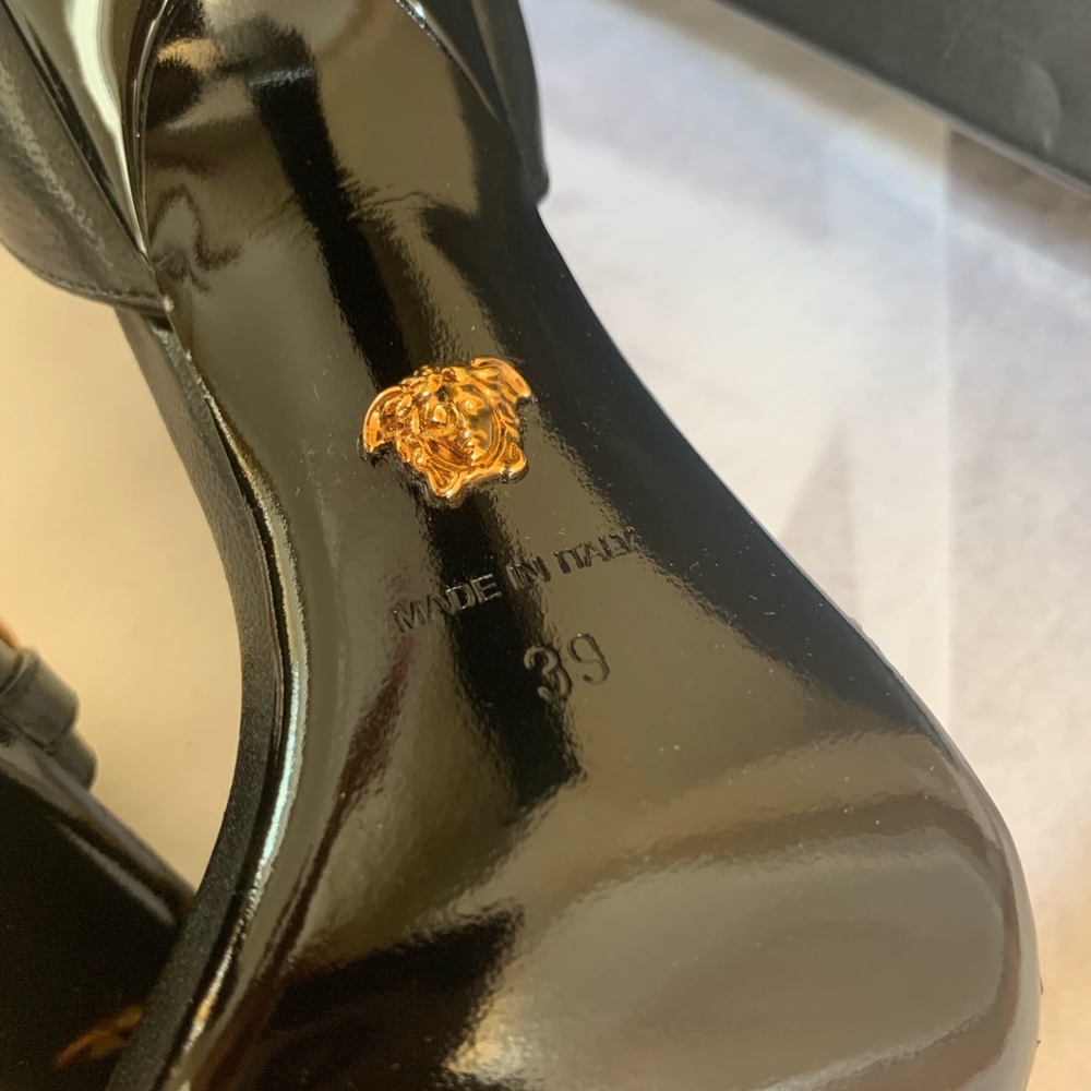 Gorgeous Versace Medusa Chain Heels Sandals - Picture 5 of 7